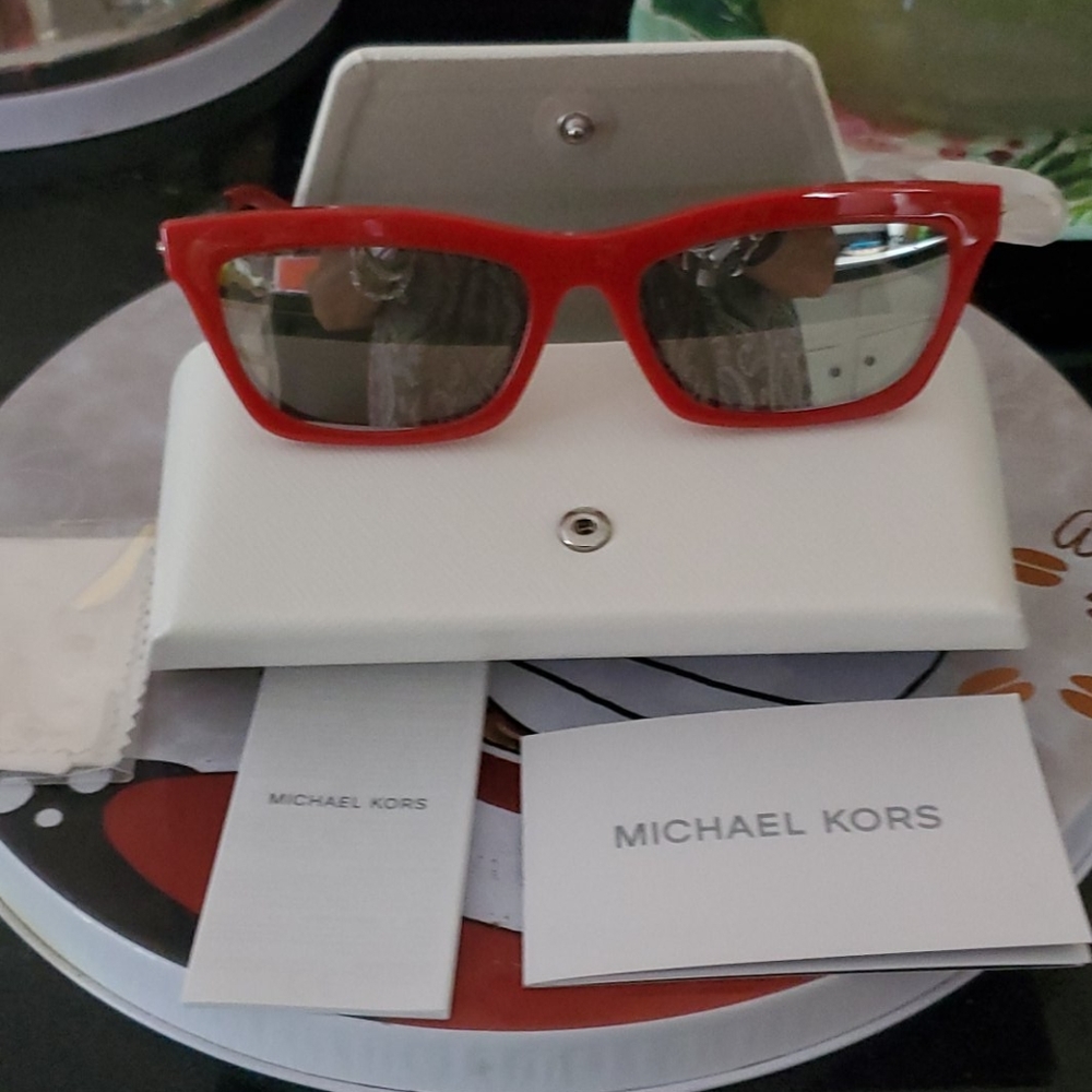 Michael kors HOST PICK gorgeous red sunglasses sold out new gorgeous - Picture 1 of 4